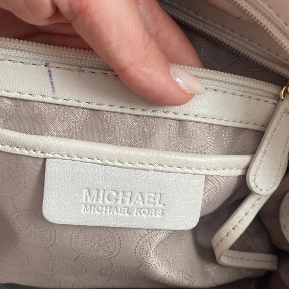 Michael Kors Ivory quilted shoulder bag - Picture 12 of 15